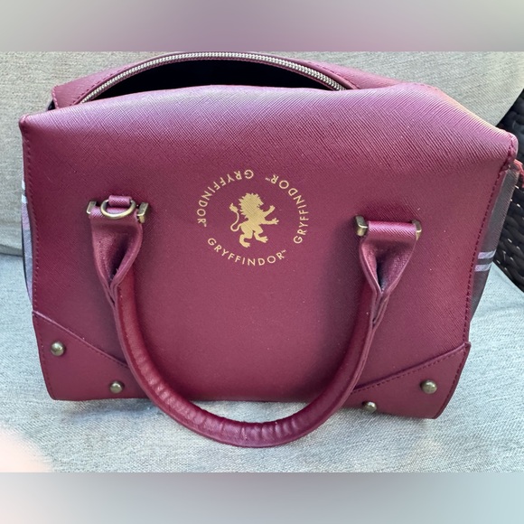 Gryffindor Purse - EUC - Picture 2 of 5
